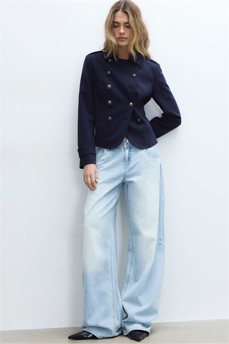 Джинсы с низкой посадкой и двумя пуговицами артикул 156088788