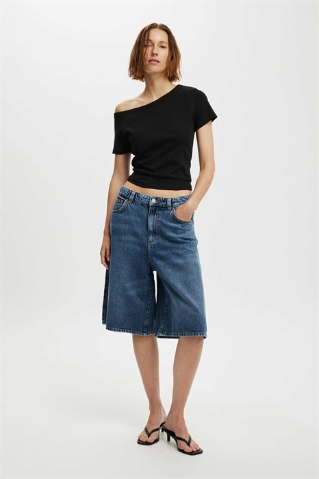 Футболка с асимметричным рукавом артикул 154606948