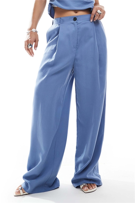 Брюки-папа с широкими брючинами из лиоцелла артикул 146137589