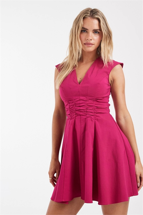 ASOS DESIGN Мини-платье из бенгалина с V-образным вырезом и рюшами, модель Petite артикул 154604340