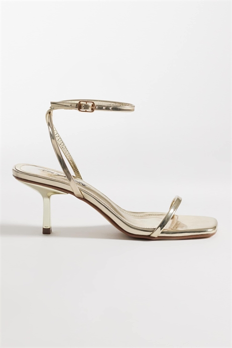 Наталья в туфлях на невысоком каблуке артикул 154631685