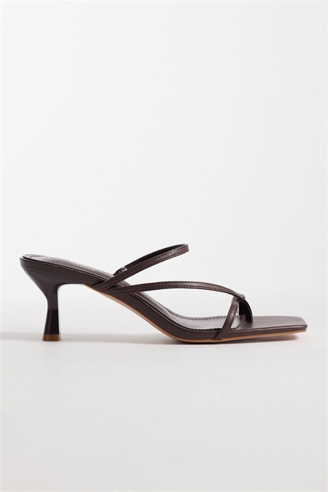 Сандалии-муле Simmi London с широкой колодкой и невысоким каблуком «киттен» модели Jenny артикул 154264627