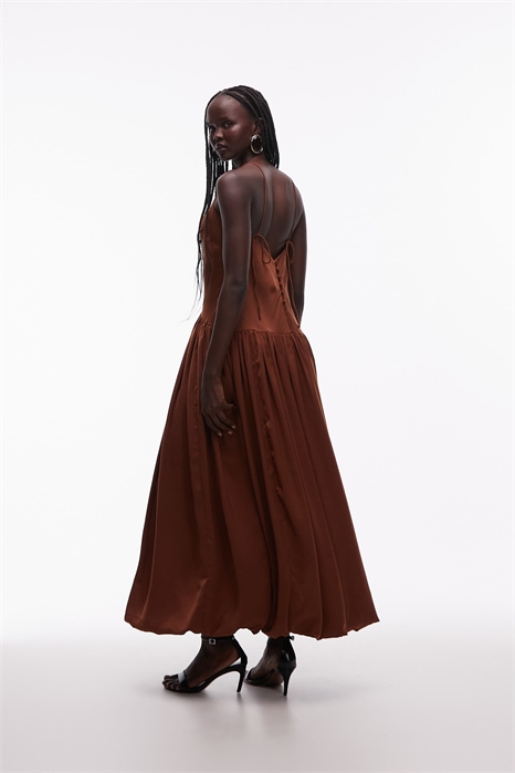 Платье средней длины с асимметричным кроем и юбкой-балоном артикул 153153053