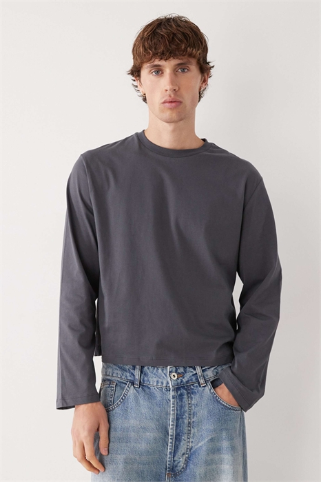 Укороченная футболка прямого кроя с длинными рукавами артикул 150777392