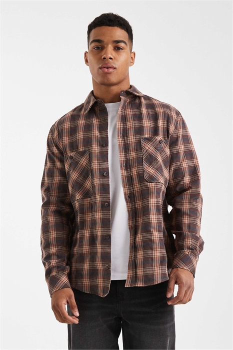 Рубашка с карманом в коричневую клетку артикул 152190200