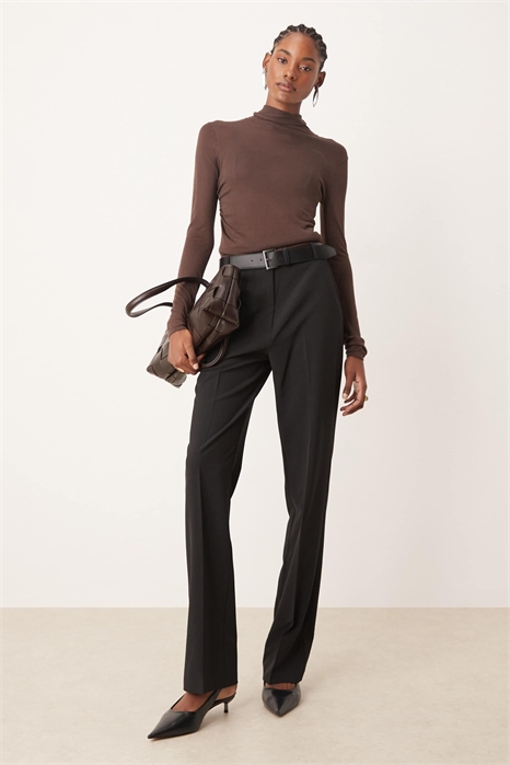 Высокие брюки с прямыми узкими брючинами и поясом артикул 152418138