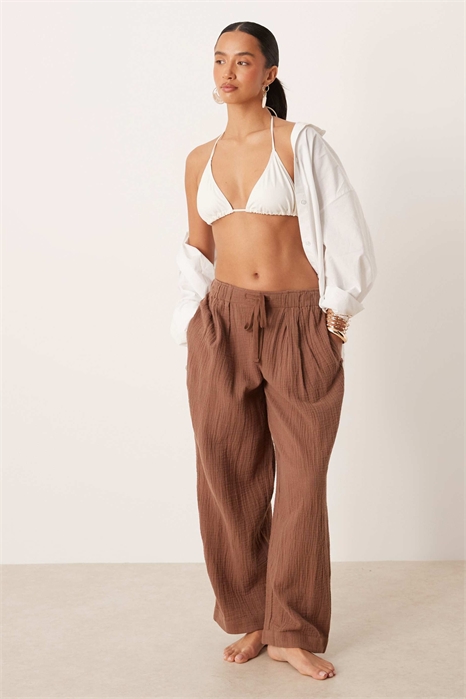 ASOS DESIGN — Пляжные брюки-балоны из марли «Callie» в размере Petite артикул 153255178