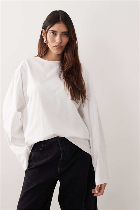 Хлопковая футболка свободного кроя с длинными рукавами артикул 139219271