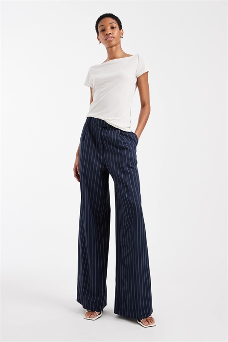 Длинные брюки-манси с заниженной талией и широкими брючинами, скроенные по фигуре артикул 152832773