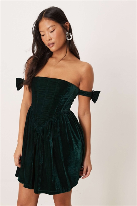 Мини-платье-корсет с бархатным бантом на рукаве артикул 151633173