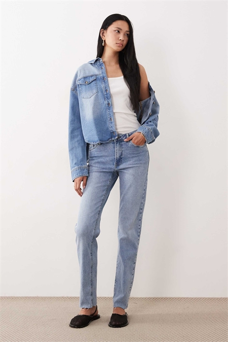 Джинсы с высокой талией и прямыми брючинами артикул 152931588