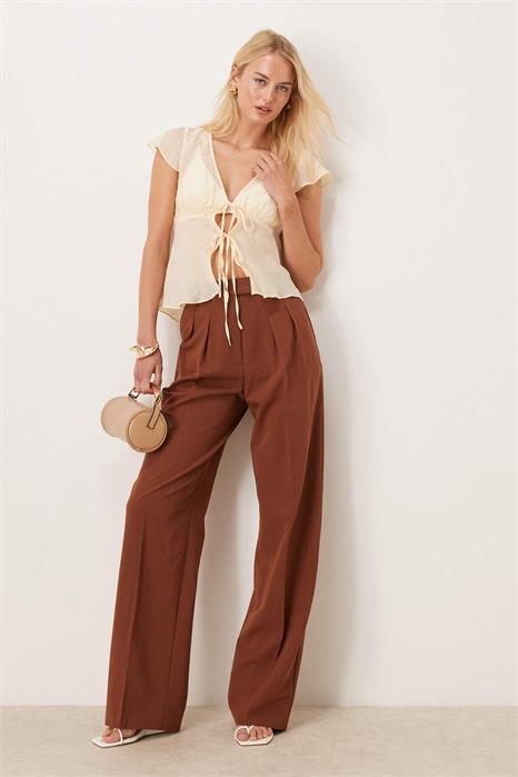 Высокие брюки с широкими брючинами и складками артикул 147265273