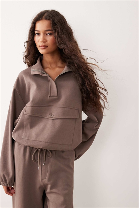 Свитере с полузастежкой-молнией и экстремальным воротником-воронкой в цвете кофе артикул 152191002