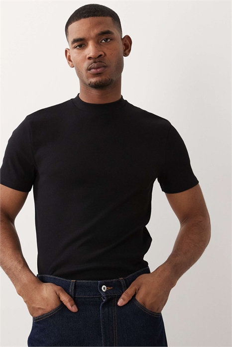 Приталенная футболка с высоким воротником артикул 156371561