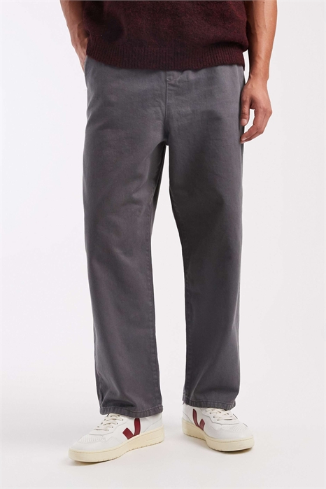 Брюки свободного кроя с зауженными штанинами артикул 152709816