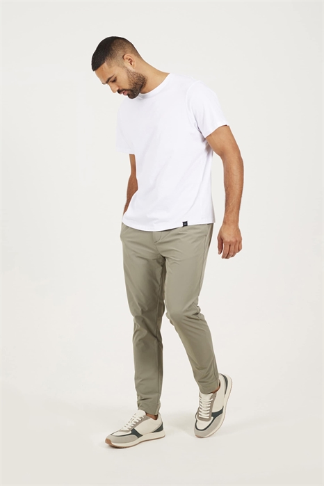 Брюки в стиле чино с эластичным поясом артикул 155786577