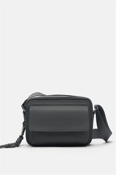 Сумка через плечо с декоративными элементами артикул 156369078