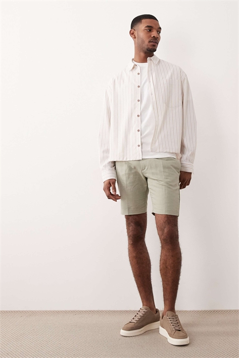 Стильные облегающие шорты из льна артикул 152942098