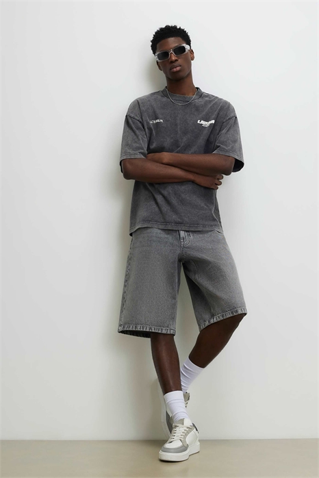 Джинсовые шорты из вымытого денима артикул 156534637