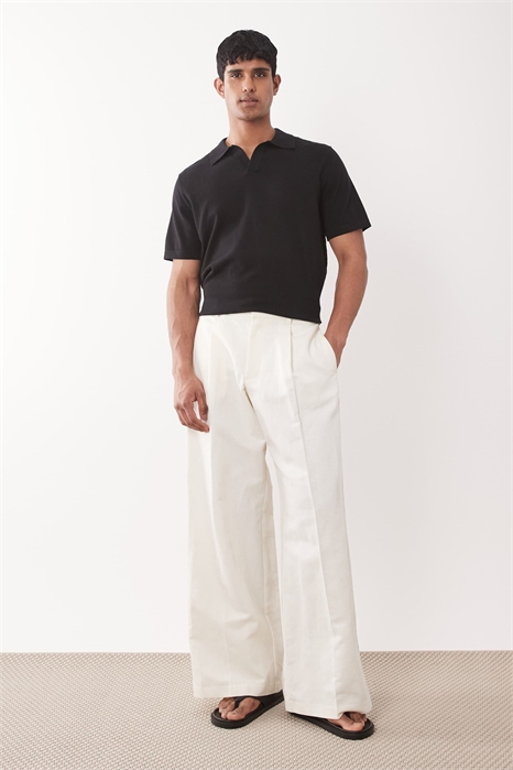 Стильные льняные брюки свободного кроя с складками артикул 152941797