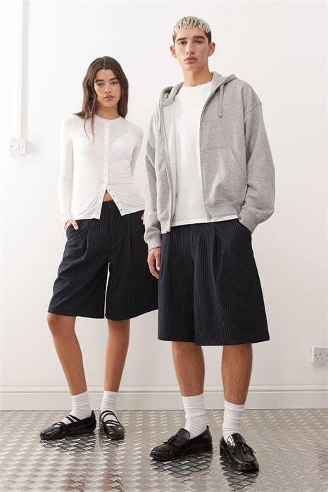 Шорты-джинсы унисекс с приталенным кроем артикул 150265830