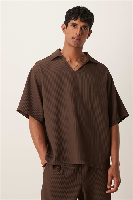 Поло с широким воротником и плиссировкой артикул 148657610