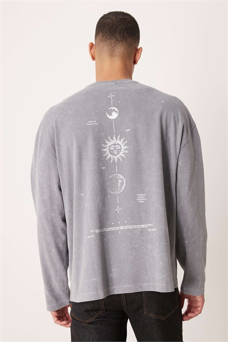 Толстовка свободного кроя с длинными рукавами и изображением небесного позвоночника артикул 150831411