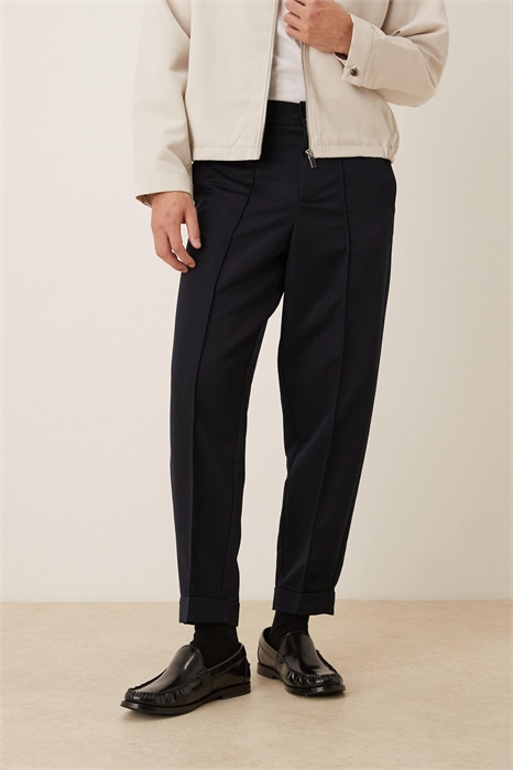 Стильные брюки из ткани «smart carrot» с отворотами артикул 150266870