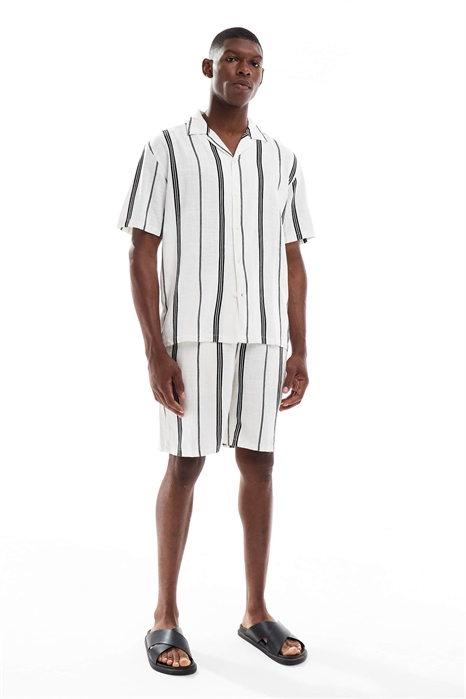 Короткие шорты под льняной co-ord артикул 143314836