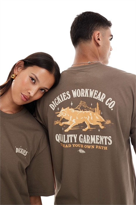 Футболка с принтом на спине «Страна волков» артикул 140662205