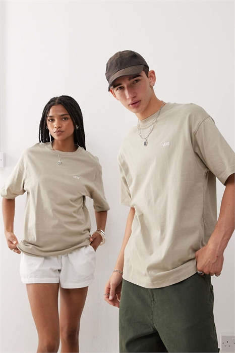 Футболка с логотипом на левой груди, oversize, серого цвета — эксклюзивно от ASOS артикул 144643380