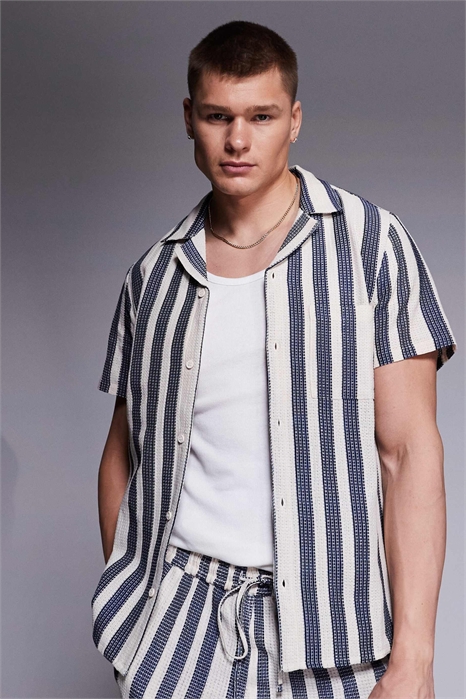 Рубашка с коротким рукавом и текстурными полосками co-ord артикул 140310940