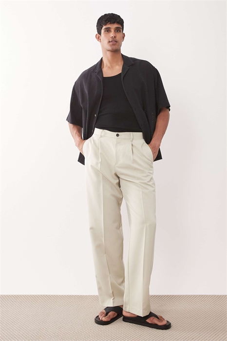 Стильные брюки с широкими брючинами и складками, с открытой пуговицей артикул 150170089