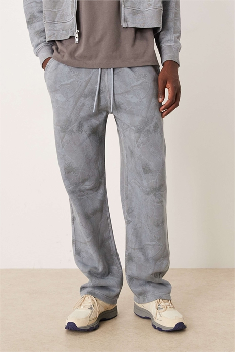 Незаменимые широкие джоггеры с открытым низом артикул 152835374