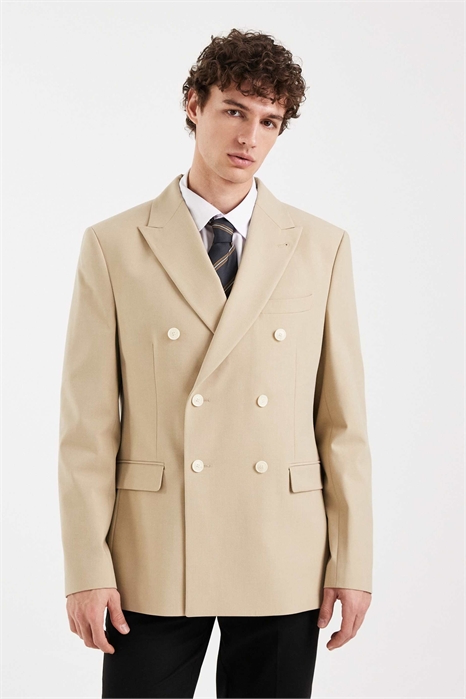 Двубортный блейзер классического кроя артикул 153575680