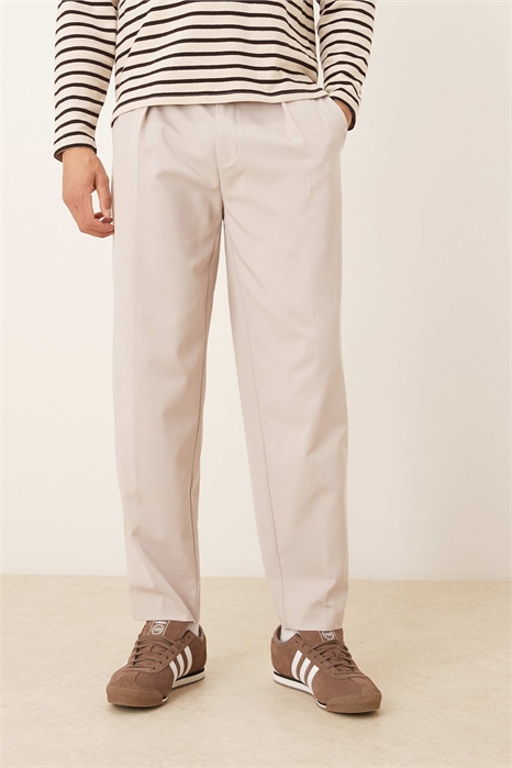 Стильные брюки свободного кроя с зауженными штанинами артикул 153787952