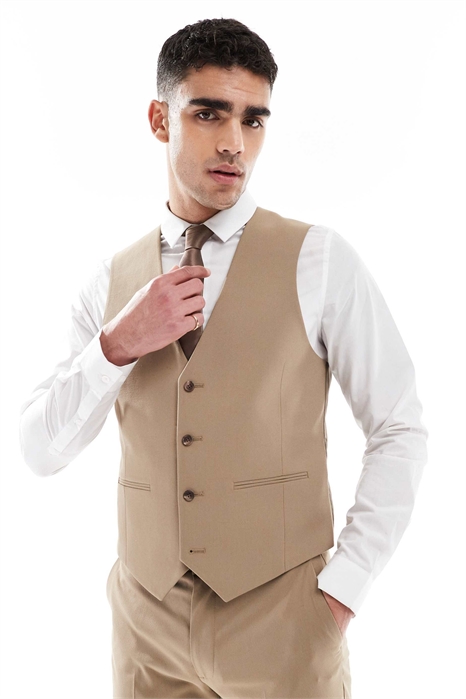 Жилет к стройному костюму артикул 139219749