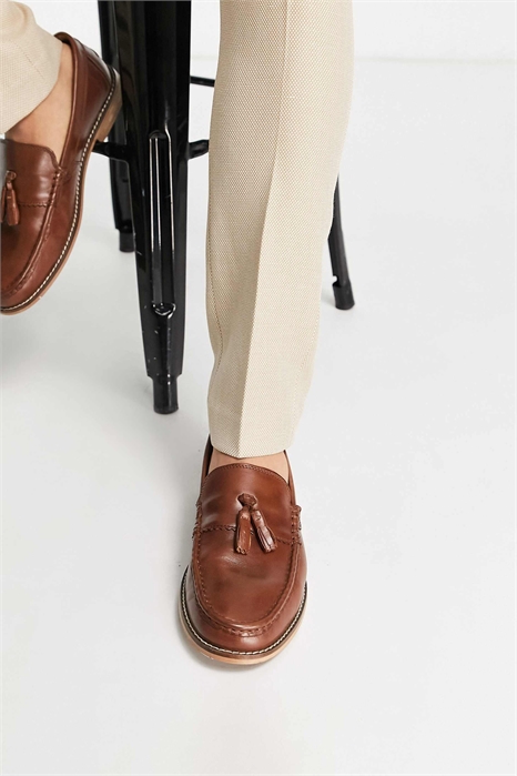 Лоферы с кисточками артикул 112658727