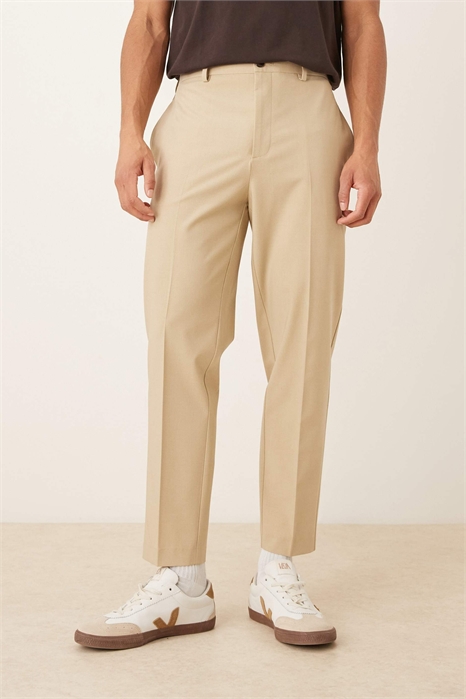 Стильные брюки с зауженным кроем из эластичной ткани артикул 153788203
