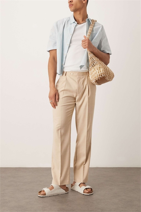 Стильные брюки с коническим кроем, текстурой в виде перекрещивающихся линий и складкой спереди артикул 139728695