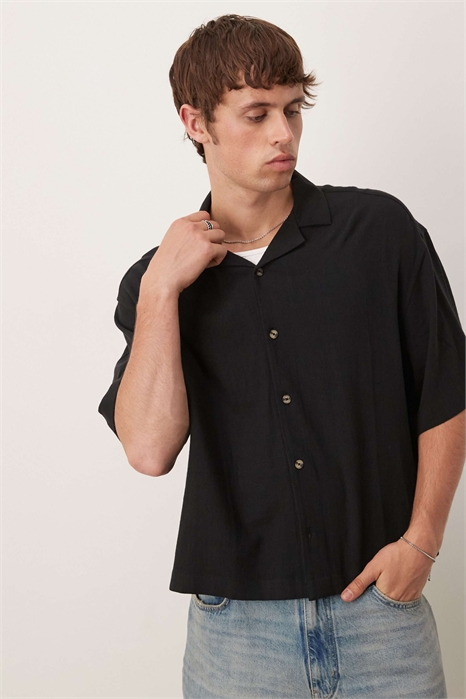 Черная рубашка из смешанного льна с объемным воротником-ревером артикул 141069046