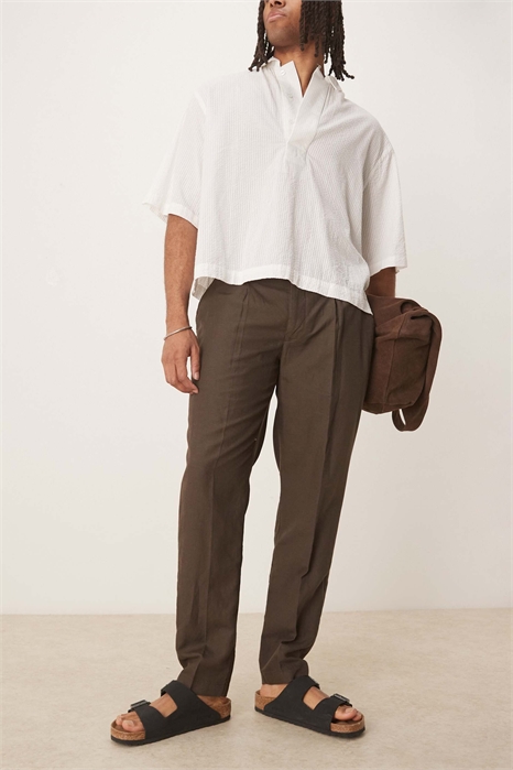 Льняные брюки с зауженным кроем шоколадного цвета артикул 146141512