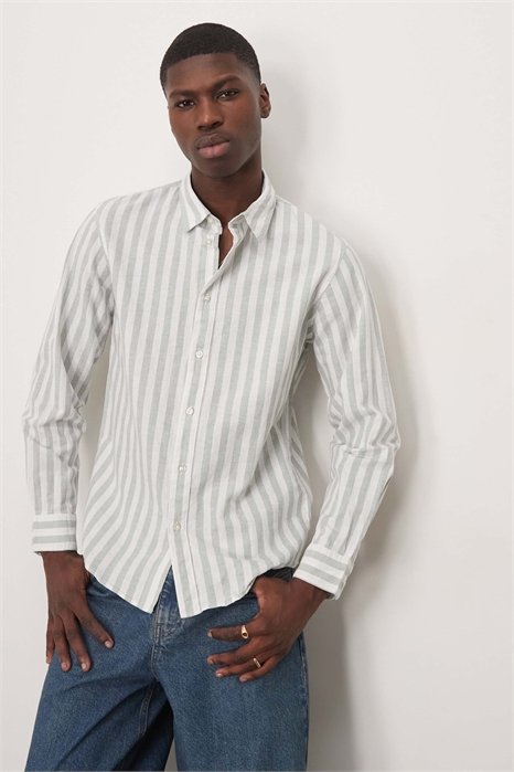 Рубашка облегающего кроя из смешанного льна артикул 137995889