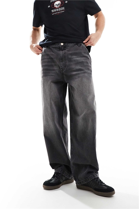 Джинсы с эффектом потертости и зауженным кроем артикул 149599898