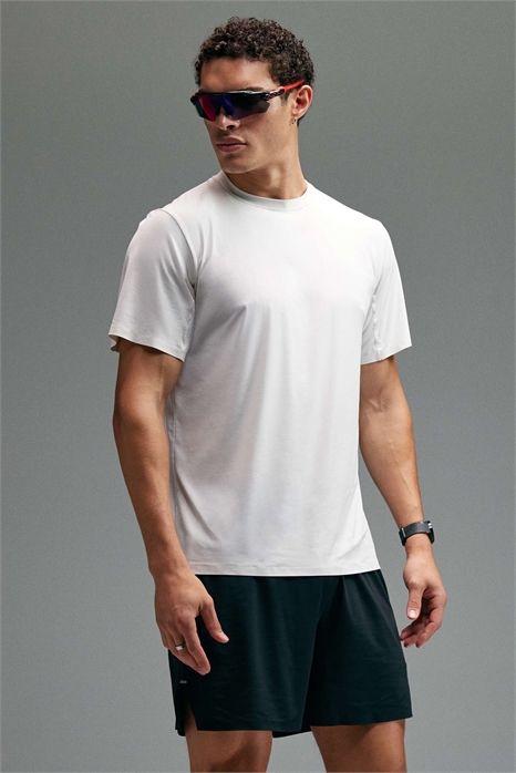 Высококачественная быстросохнущая футболка для бега с проклеенными швами и сетчатой вставкой артикул 151964874