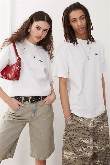 Футболка с логотипом на левой груди и свободным кроем артикул 143723432