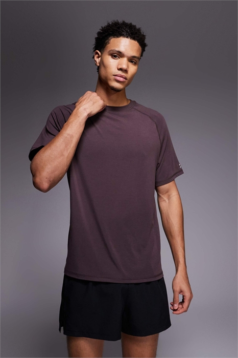 Тренировочная футболка свободного кроя из быстросохнущего функционального трикотажа артикул 151097023