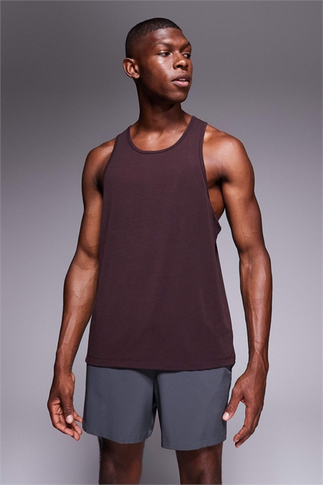 Футболка из быстросохнущего функционального трикотажа с заниженными проймами и круглым вырезом артикул 147510696