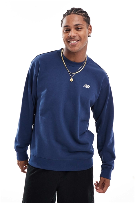 Футболка из махровой ткани с круглым вырезом — незаменимый элемент спортивного гардероба артикул 138328996