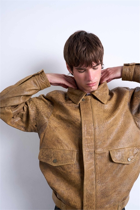 Пальто из натуральной кожи с двумя карманами артикул 147765437